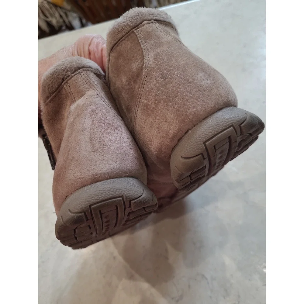 Skechers Wide Width Women SZ 11 Memory Foam Air cooled Tan Suede‎ lined booties